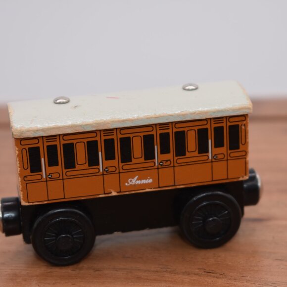 Annie Passenger Coach Car 2003 - Thomas Friends Wooden Railway Train Tank - GUC - Picture 5 of 7